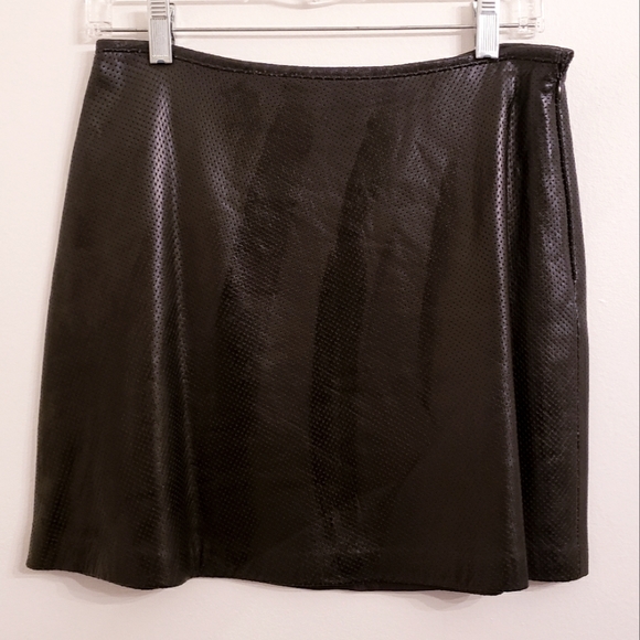 Cynthia Rowley sleeveless leather top with matching mini skirt. - Picture 6 of 9